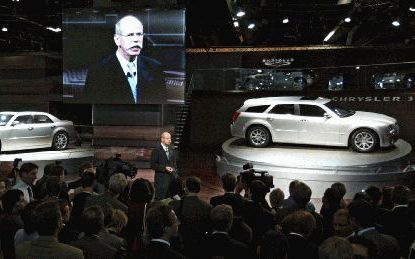 FRANKFURT - Tijdens de opening van de Internationalen Automobil-Ausstellung (IAA) in Frankfurt werd de nieuwe Chrysler 300 gepresenteerd. Donderdag gaat de beurs open voor publiek. Foto EPA