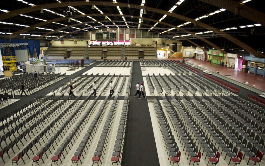 Het bestuur van het CDA legt zaterdag een resolutie voor aan het partijcongres waarin de fractie wordt opgeroepen in een door de PVV gedoogd minderheidskabinet met de VVD te stappen. Ruim 4700 CDA-leden zullen daar vervolgens in de Arnhemse Rijnhal over s