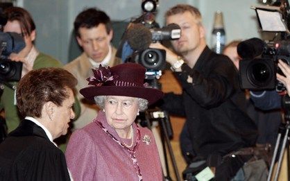 Koningin Elizabeth viert in Amsterdam het 400-jarig bestaan van de Engels Hervormde Kerk. Foto ANP