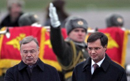 MOSKOU - Premier Balkenende komt aan in Moskou. Foto EPA