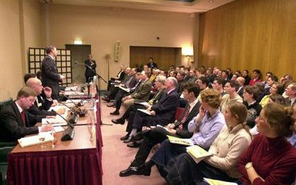 DEN HAAG â€“ De vakorganisatie RMU presenteerde dinsdag in het Haagse perscentrum Nieuwspoort de arbeidsvoorwaardennota ”Samen werken aan duurzaamheid”. - Foto Jos van Leeuwen