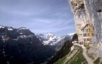 Een bergtophotel met vijfsterrenuitzicht bij Appenzell in Oost-Zwitserland. - Foto Zwitserland Toerisme Â¶