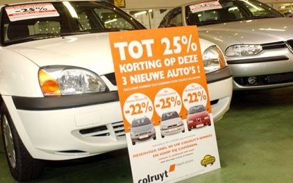 ANTWERPEN - Autosupermarkt Cardoen in Antwerpen. Afrekenen aan de kassa, afhalen in de showroom. De opmars van meer concurrentie in de Europese autosector is begonnen. Cardoen opende vandaag zijn zevende autosupermarkt. Morgen start echter Ã³Ã³k de verkoo