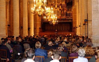 GOES â€“ De stichting StoKosmos organiseerde gisteren in de Grote Kerk te Goes een cultuurhistorische avond. Prof. dr. W. van ’t Spijker hield een lezing over de theoloog Herman Witsius. Het muzikale gedeelte van de avond werd verzorgd door Klaas Jan Muld