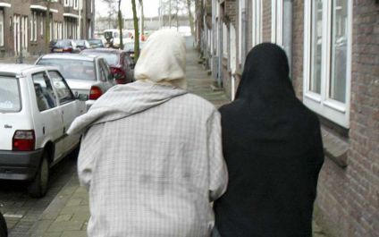 UTRECHT â€“ Supermarktketen Nettorama ziet zich opeens in het verdachtenbankje geplaatst door een caissiÃ¨re die van de ene op de andere dag een hoofddoekje wil gaan dragen. Foto RD, Anton Dommerholt