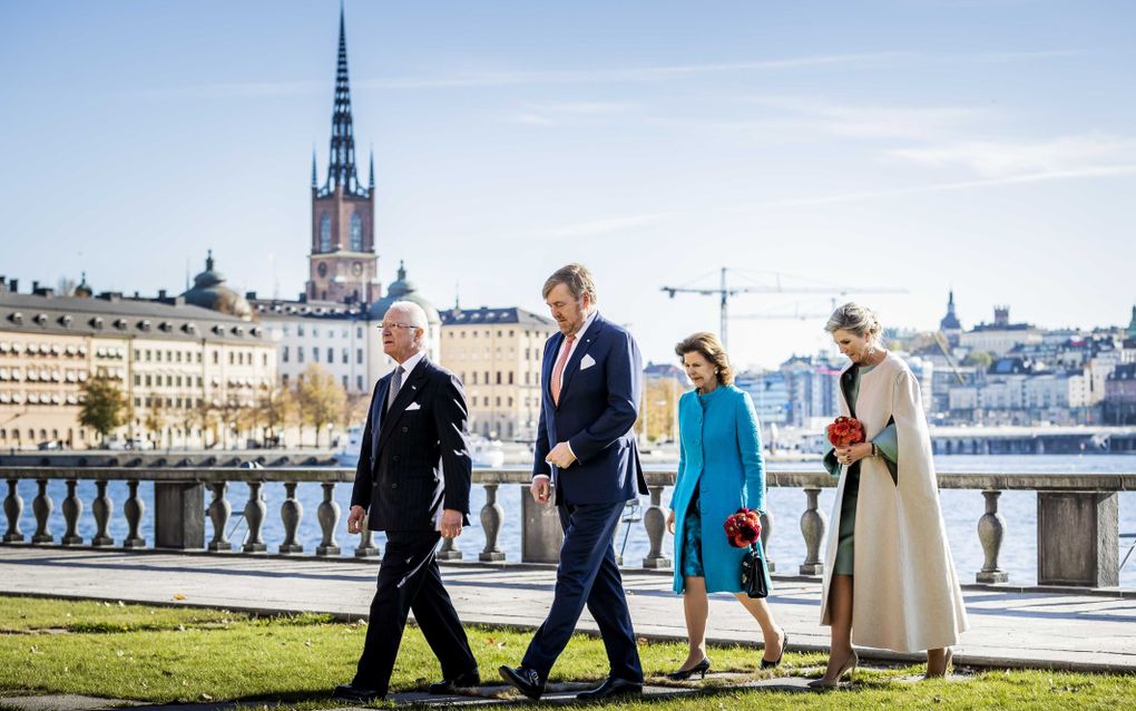 Koning Carl Gustaf en koningin Silvia van Zweden begeleiden hun Nederlandse collega’s tijdens het staatsbezoek. Vrijdag wordt driedaags bezoek afgesloten in de stad Gothenburg. beeld ANP, Remko de Waal