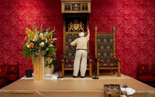 In de Koninklijke Schouwburg worden de laatste voorbereidingen getroffen in aanloop naar Prinsjesdag. beeld ANP REMKO DE WAAL