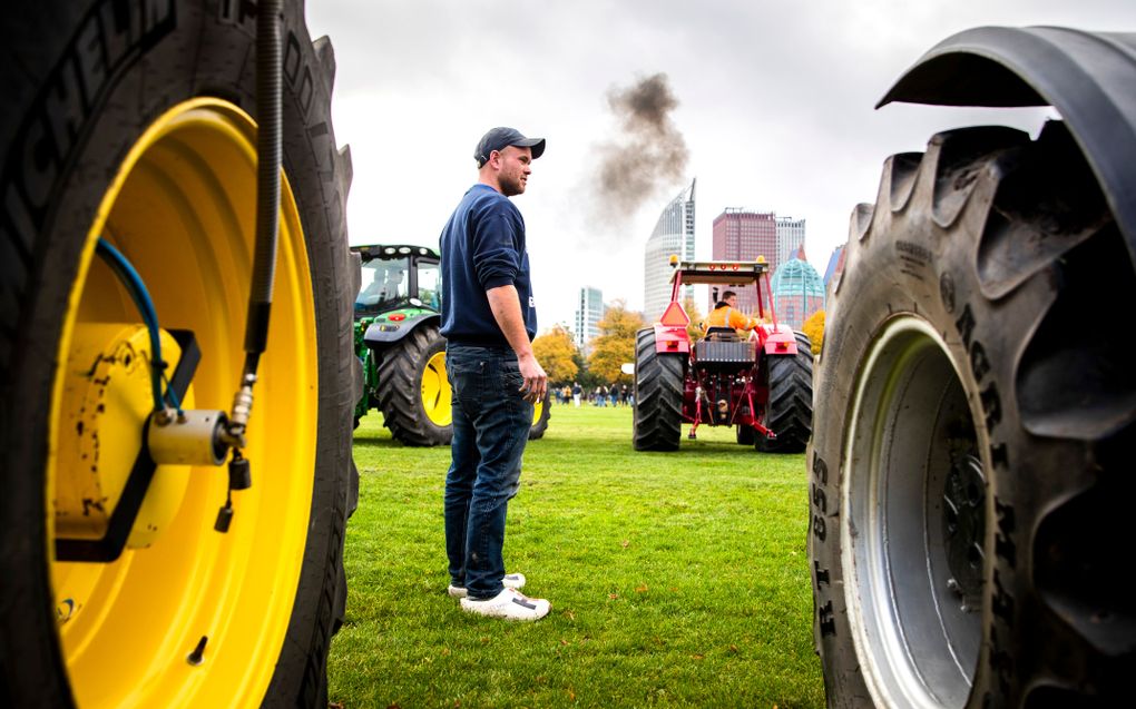 Boeren parkeren hun tractoren op het Malieveld in Den Haag. beeld ANP