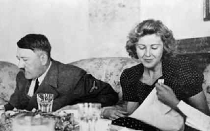 Eva Brau met Hitler aan tafel