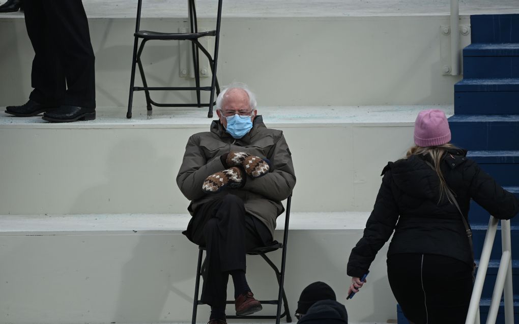 Bernie Sanders tijdens de inauguratie van president Biden. beeld AFP, Brendan Smialowski