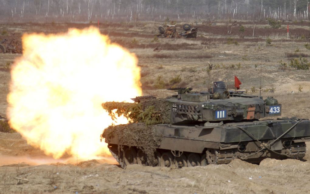Duitsland levert voorlopig veertien Leopard 2A6-gevechtstank aan Oekraïne. Andere Europese landen volgen. De VS sturen wellicht dertig Abrams-tanks. beeld EPA