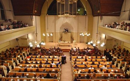 DRIEBERGEN - In Driebergen werd zaterdag de jaaropening van de Stichting Reformatorische Bezinningsavonden (SRB) gehouden. Ds. G. Clements, predikant van de gereformeerde gemeente te Gouda, sprak over het thema ”Zijt vurig van geest”. - Foto Erik(Kottier