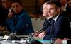 De Franse president Emmanuel Macron houdt een toespraak tijdens een top in Parijs, waarop regeringsvertegenwoordigers van twintig Europese landen met elkaar spraken over de voortzetting van hulp aan Oekraïne. beeld EPA, Gonzalo Fuentes