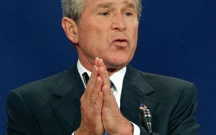 NEW YORK - President George W. Bush beantwoordt een vraag tijdens het debat met de Verenigde Staten. Dit is de eerste van de drie geplande op de televisie uitgezonden debatten. Foto ANP