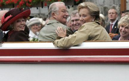 Koningin Beatrix, koning Albert en koningin Paola in de boot op de Leie. Foto EPA