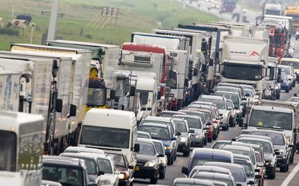 De filedruk zal met zeker 10 procent toenemen, aldus de Verkeersinformatiedienst. Foto RD