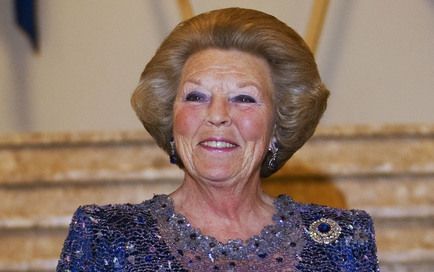 VILNIUS - Koningin Beatrix is blij dat er meer duidelijkheid komt over de financiën van het Koninklijk Huis. De koningin wil al langere tijd meer transparantie, omdat zij en haar familie het overzicht niet meer hebben en ook de Oranjes hebben baat bij mee