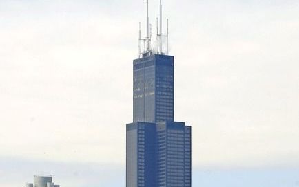 MIAMI – Een jury in het Amerikaanse Miami heeft dinsdag vijf mannen veroordeeld wegens plannen de Sears Toren in Chicago en gebouwen van inlichtingendienst FBI op te blazen. Een zesde beklaagde werd vrijgesproken, berichtten Amerikaanse media dinsdag. Fot