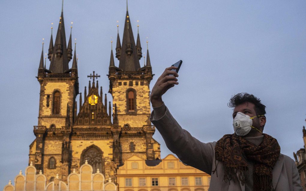 Toerist in Praag. beeld AFP