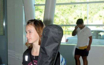 Laura Dekker arriveert op de luchthaven van St. Maarten. Foto EPA