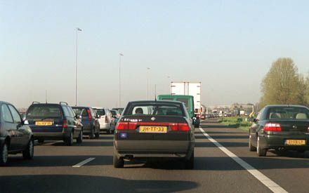 „Wie deelneemt aan het verkeer ziet alom de verloedering van het verkeersgedrag. Hogere straffen zullen op zich niets aan het probleem oplossen.” - Foto ANP