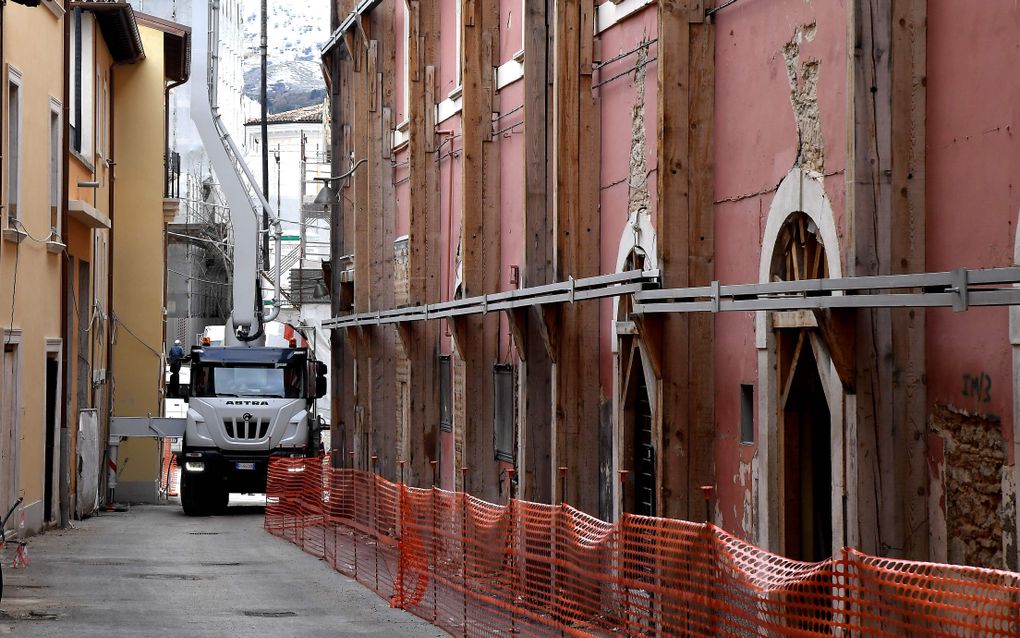 Herstelwerkzaamheden in L’Aquila na een eerdere beving. beeld AFP