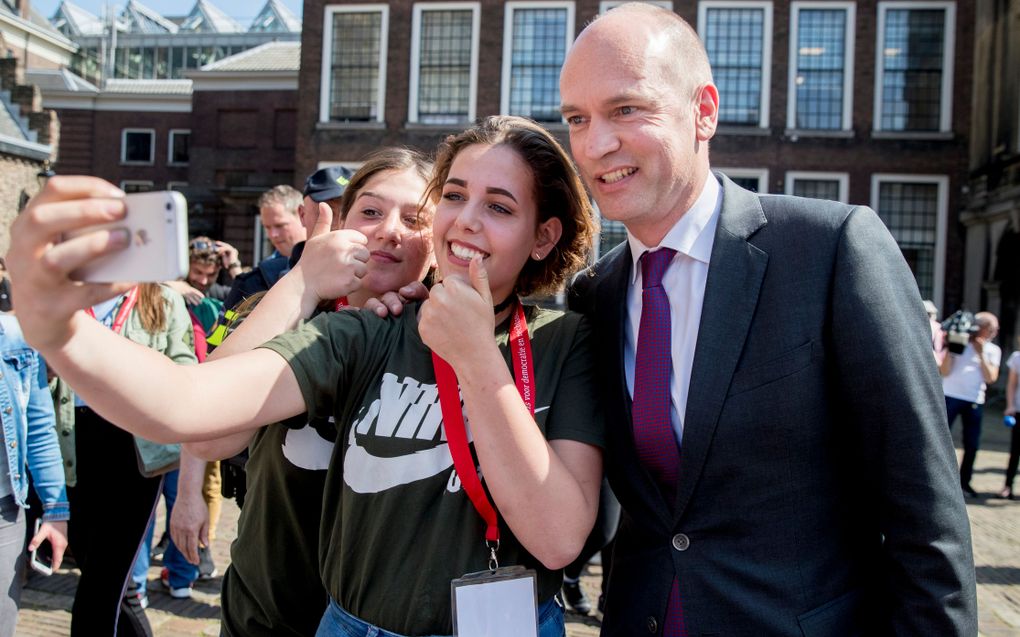 Gert-Jan Segers (CU) verlaat het Binnenhof na een gesprek met informateur Edith Schippers. beeld ANP