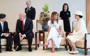 De Japanse keizer Naruhito (L), de Amerikaanse president Donald Trump, first lady Melania Trump en keizerin Masako. beeld EPA
