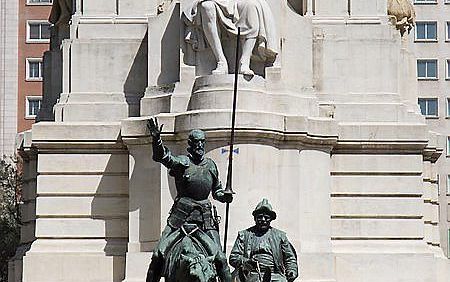 Het Cervantes-monument in Madrid, met op de voorgrond Don Quichot en Sancho Panza. Beeld Wikimedia