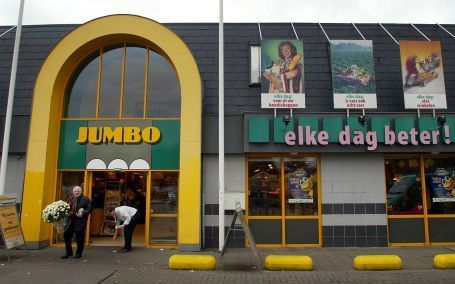 KERKRADE â€“ Supermarktketen Jumbo heeft over het boekjaar 2004 een omzet gedraaid van 735 miljoen euro. Dat is een stijging van ruim 19 procent ten opzichte van het voorgaande jaar. De onderneming telt 66 winkels en is van plan dit jaar 15 nieuwe vestigi