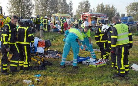 ARKEL - Er is nog altijd onduidelijkheid over het ongeval in Arkel waarbij dertien scholieren gewond raakten. Foto ANP