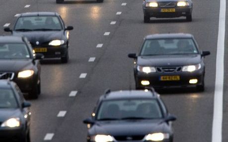 De grootste ergernissen op de weg, onnodig links rijden en bumperkleven, worden nauwelijks bekeurd. Foto ANP