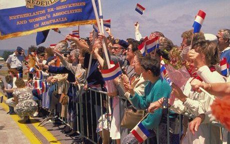 Nederlandse emigranten in Australië tijdens een bezoek van de koningin. - Foto ANP