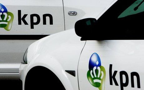 DEN HAAG – Op twee KPN busjes in Den Haag prijkt voor het eerst het nieuwe bedrijfslogo. KPN maakte dinsdag de cijfers over het derde kwartaal bekend. Foto ANP