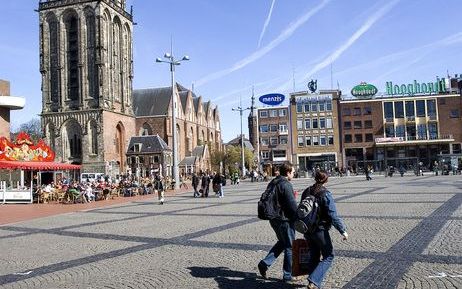 De gemeente Groningen heeft een stokje gestoken voor het project van het Groninger Museum om Chinese lampionnen aan de Martinitoren te hangen. Foto ANP