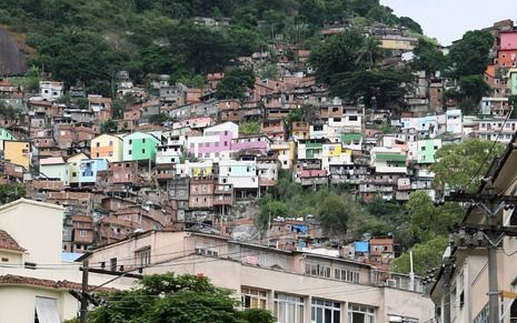 RIO DE JANEIRO – De militaire politie bezet in Rio de Janeiro de ene na de andere gevaarlijke sloppenwijk om de bewoners hun gewone leven terug te geven. En om de Braziliaanse hoofdstad levensvatbaar te maken voor het gastheerschap van prestigieuze sportt