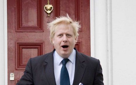 LONDEN (AP) – De excentrieke Conservatief Boris Johnson is de nieuwe burgemeester van Londen. Dat heeft de kiesraad in de Britse hoofdstad vrijdagnacht bekendgemaakt. Johnson versloeg de zittende burgemeester, de linkse Ken Livingstone (Labour), en wordt 