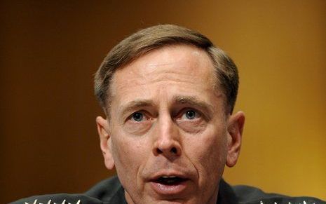 BAGDAD - De Amerikaanse bevelhebber in Irak, generaal David Petraeus, zei onlangs dat het geweld in Irak tot een bijna „normaal” niveau is gedaald. Foto EPA