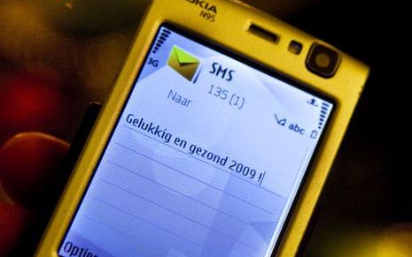 Nederlanders sms’en en bellen weer massaal. Foto ANP