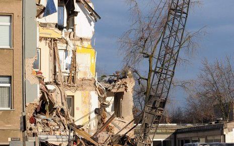 KEULEN - Na het instorten van het historisch stadsarchief in het centrum van de Duitse stad Keulen, zijn dinsdagavond laat nog twee mensen vermist. Foto ANP