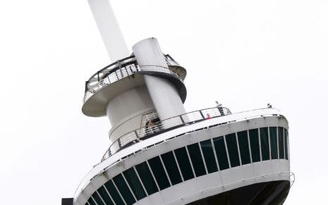 ROTTERDAM - Donderdag is het vijftig jaar geleden dat de Euromast zijn hoogste punt bereikte. Foto ANP