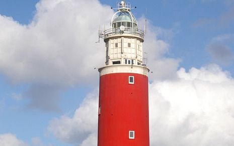 DE COCKSDORP – Bezoekers die volledig in het rood gekleed zijn, mogen zaterdag gratis de Texelse vuurtoren beklimmen. De toren is sinds dinsdag geopend voor het publiek. Foto's Ecomare, Sytske Dijksen