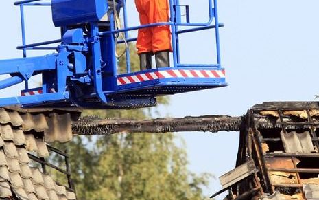 Forensisch onderzoek woensdag aan de woning in Kampen, waar door een brand vier kinderen om het leven zijn gekomen. Foto ANP