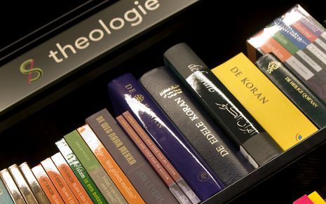 PARIJS - Franse bibliotheken hebben nauwelijks religieuze lectuur op de planken staan. Foto ANP