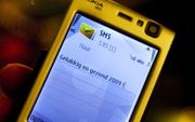 Nederlanders sms’en en bellen weer massaal. Foto ANP