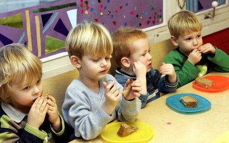 Minder dan 10 procent van kinderen op de basisschool haalt de minimum beweegnorm. Volgens een rapport van het Nicis leidt dit ertoe dat in 2015 één op de vijf kinderen te dik is. Foto RD