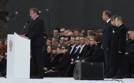 MOSKOU – Twee weken na het ongeluk met het vliegtuig van de Poolse president in het westen van Rusland zijn alle 96 slachtoffers geïdentificeerd. Dat heeft de Russische vicepremier Sergej Ivanov zaterdag bekendgemaakt. Foto EPA