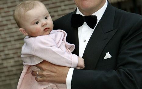 Prins Willem-Alexander en prinses Máxima zijn maandag met hun dochter Ariane bij een kliniek in het Argentijnse Bariloche langsgegaan. Foto ANP