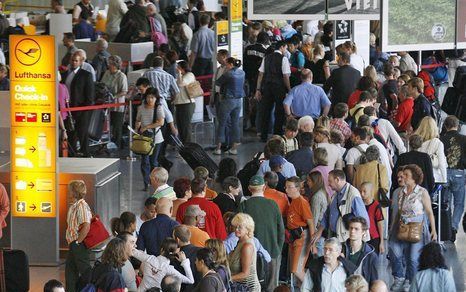 Op de luchthaven van Frankfurt zal het woensdag rustig zijn; er wordt gestaakt. Foto EPA