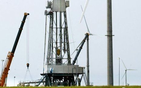 NES - Op het waddeneiland Ameland heeft zich een actiecomité gevormd tegen de plannen van de Nederlandse Aardolie Maatschappij (NAM) om op het eiland zelf naar gas te gaan boren. Doel van het comité, genaamd ’Amelands Tegengas’, is om goede en objectieve 